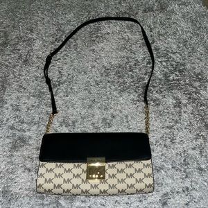 Michael Kors Crossbody Clutch bag